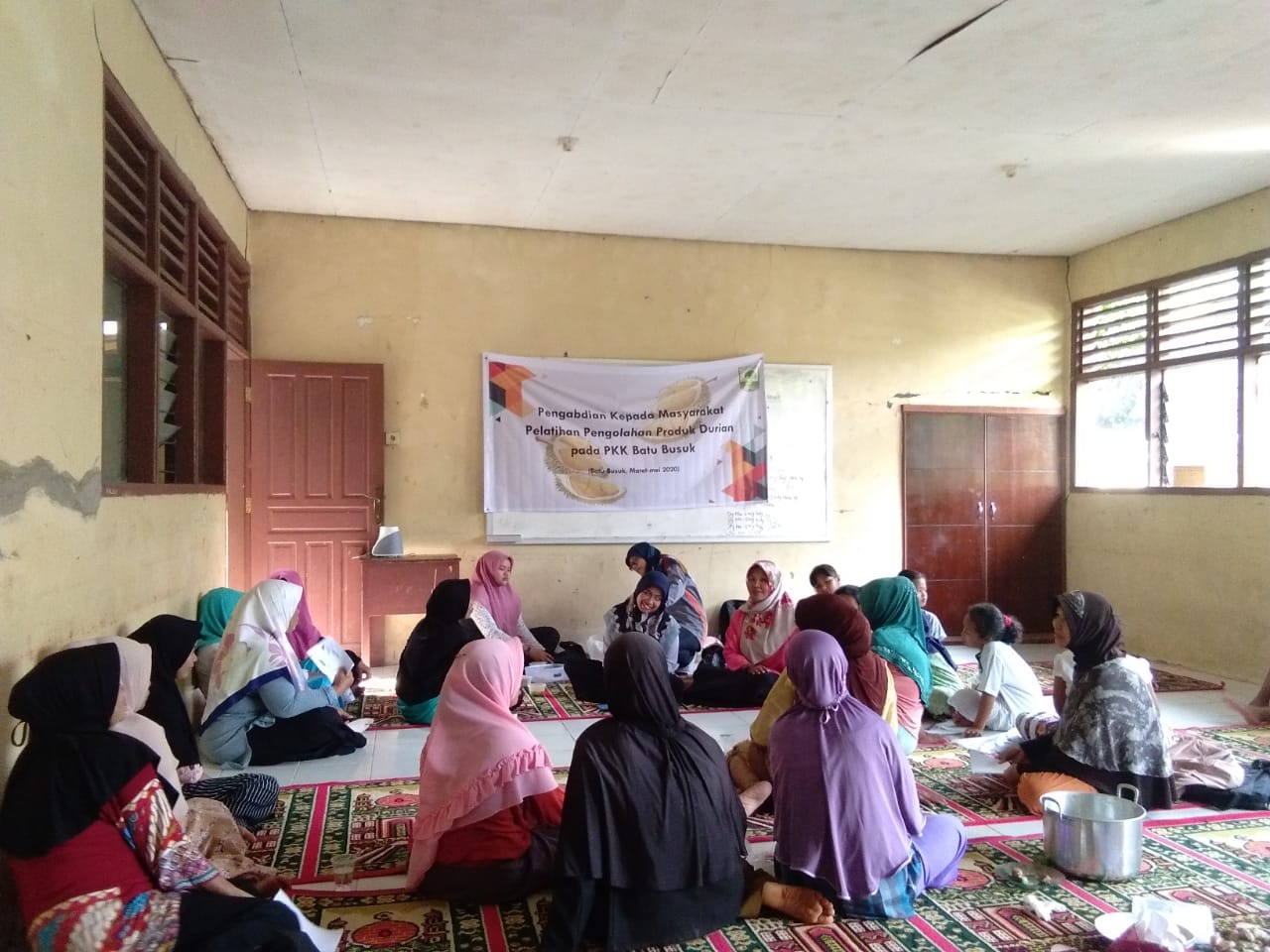 Siasat Pemanfaatan Buah Durian Batu Busuk saat Panen Raya