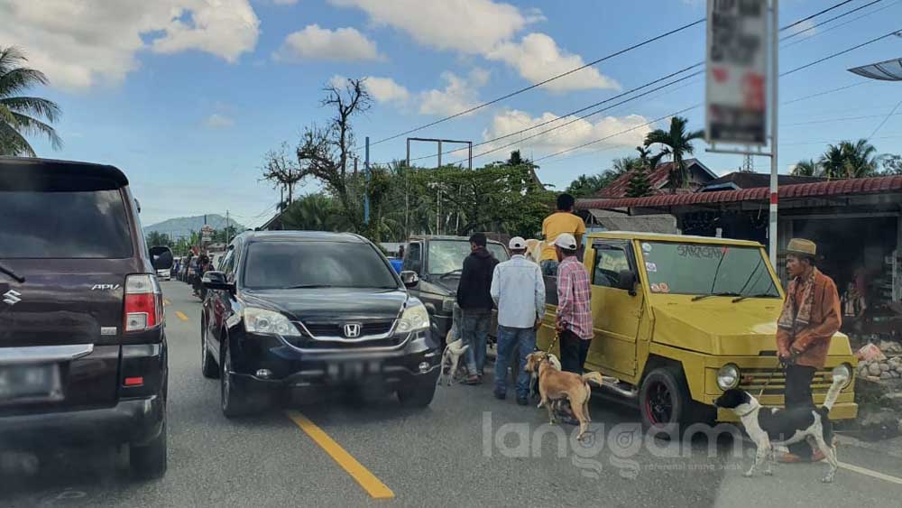 Jalur Padang-Bukittinggi Macet di Hari Terakhir PSBB Sumbar