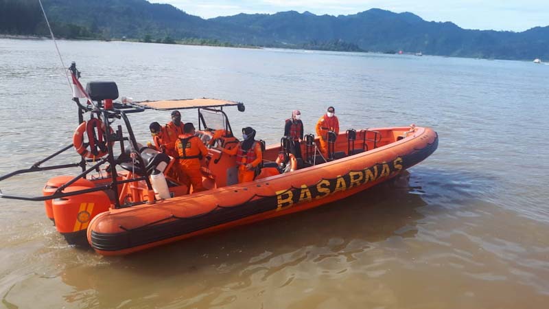 Pencarian Korban Kapal Karam di Padang