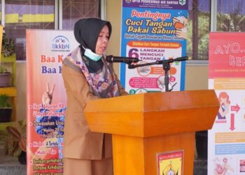Kepala Dinas Pemberdayaan Perempuan Perlindungan Anak dan Keluarga Berencana (DP3AKB) Kota Pariaman Nazifah. (Foto: dok humas)