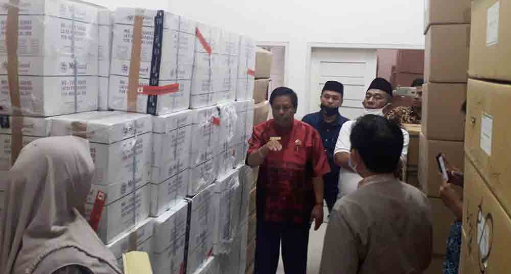 Sidak Gudang Farmasi, Anggota DPRD Pasaman Barat Temukan APD Menumpuk