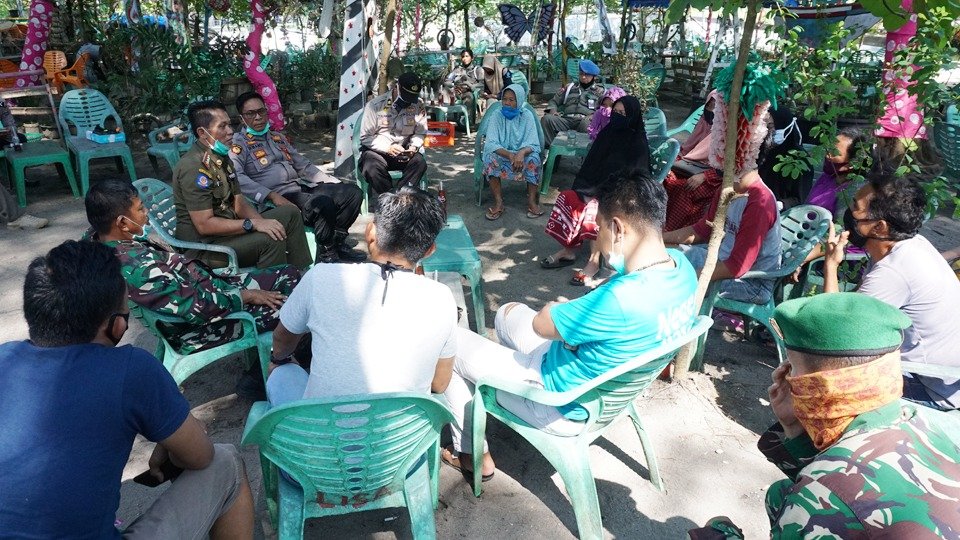 Satgas Covid-19 Pariaman Sosialisasikan Penerapan New Normal ke Pedagang