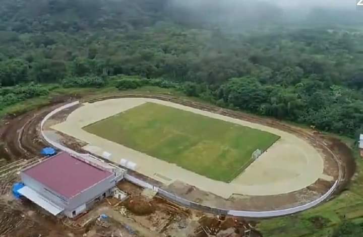 Lapangan sepakbola berstandar internasional di Solok Selatan. (Foto: Yulnofrin Napilus)