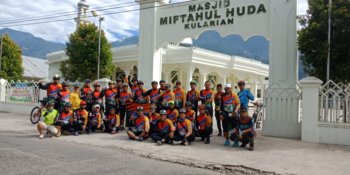 Puluhan komunitas MKC saat akan goes to Danau Maninjau, beberapa waktu lalu.(Istimewa)