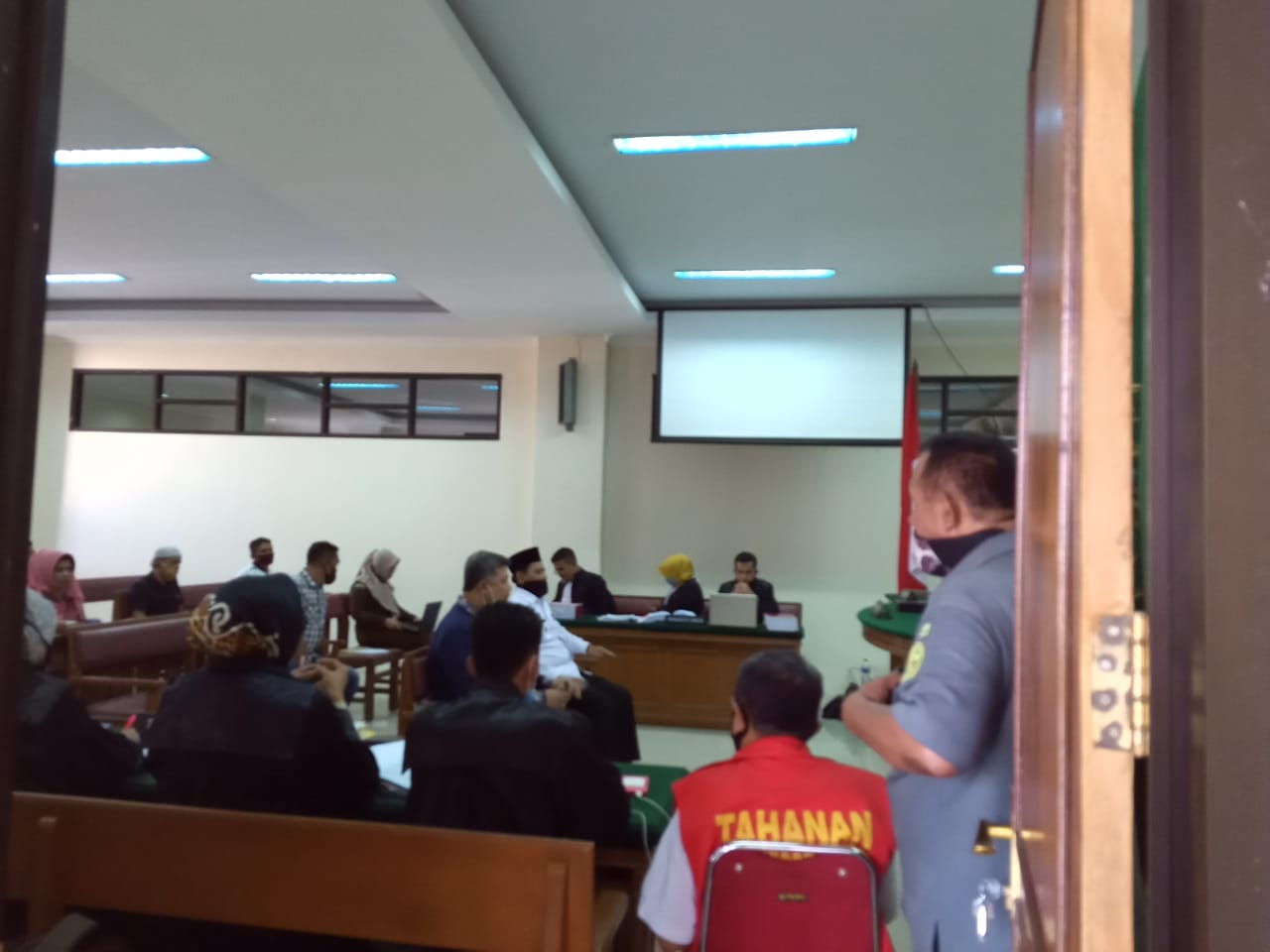 Wali Kota Zul Elfian dan Wawako Solok Reinier menjadi saksi kasus dugaan korupsi pembangunan tribun lapangan merdeka kota Solok. (Foto: Istimewa)