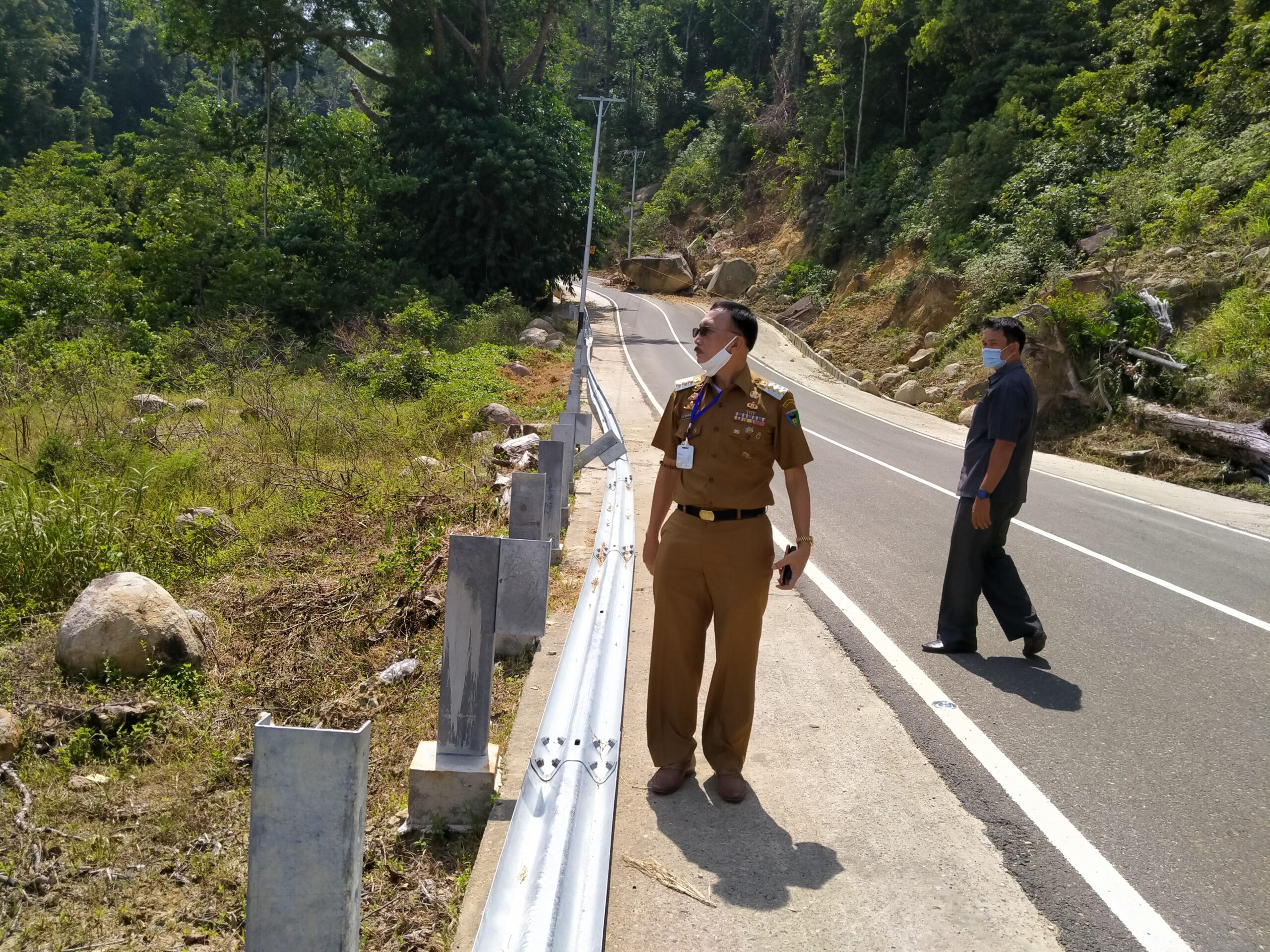 Besi Pagar Pengaman Jalan ke Kawasan Wisata Mandeh Pun Dicuri