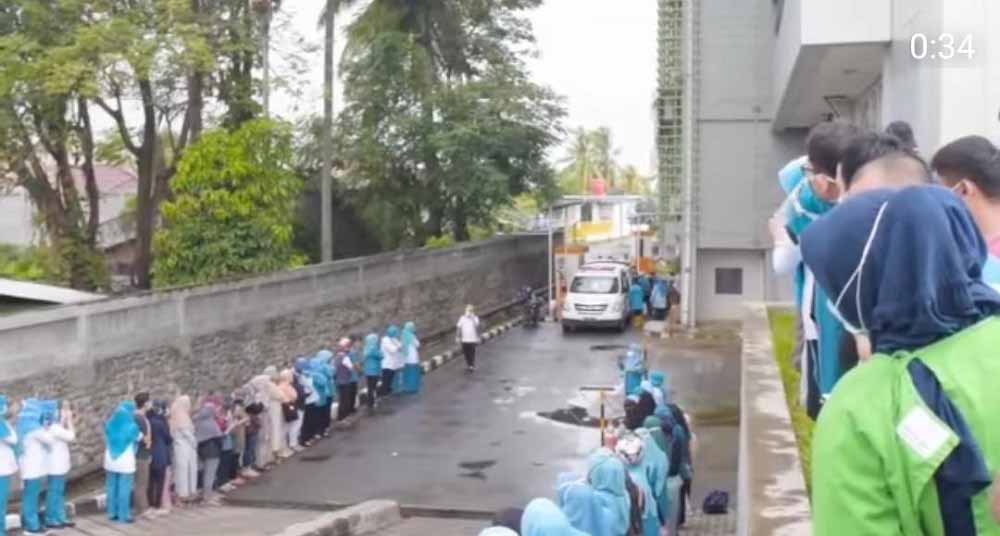 Viral Video Haru, Jenazah Perawat Dilepas dengan Penghormatan Terakhir di SPH