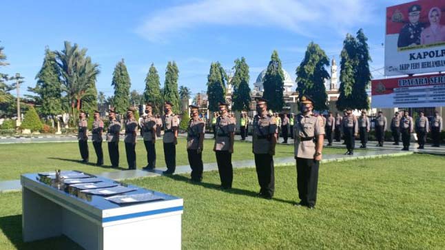 2 Kasat dan 4 Kapolsek di Pasaman Barat Berganti