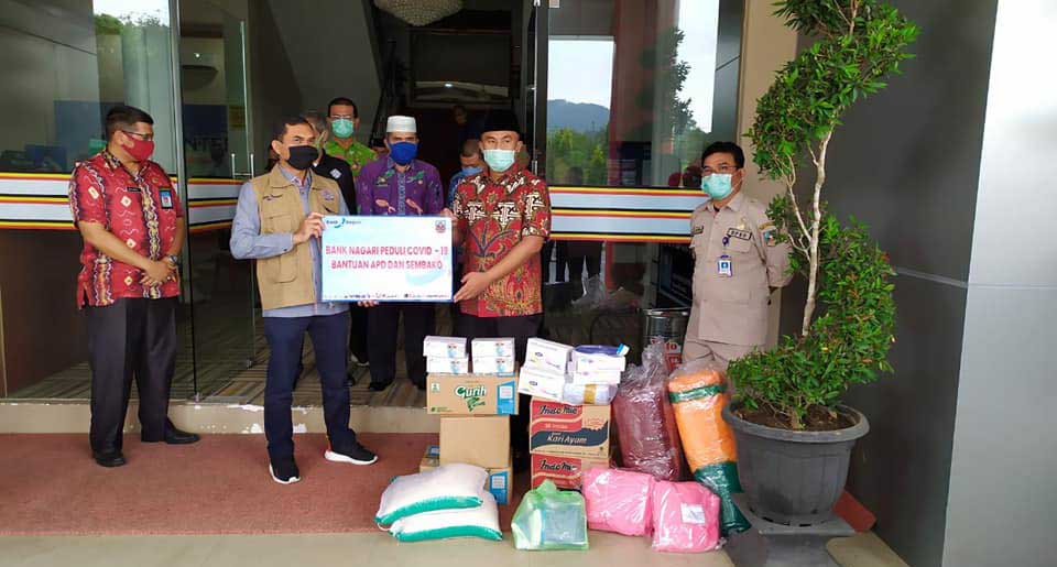 Pemkab Dharmasraya Terima Bantuan APD dan Sembako dari Bank Nagari