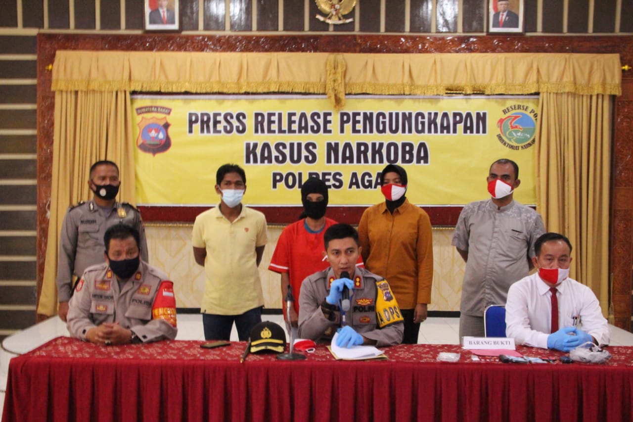 Ibu rumah tangga pengedar sabu yang diringkus Polres Agam. (Foto: Dok.Polres Agam)