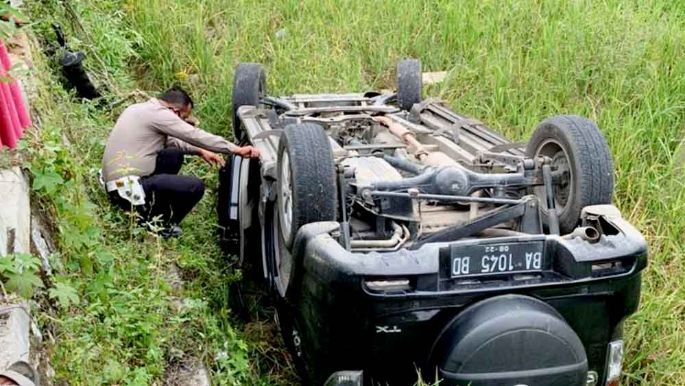 Mobil Tabrak 2 Pengendara Motor di Sijunjung