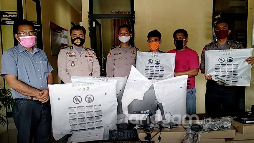 Curi 12 Unit Komputer Milik SMKN 1 Ranah Pasisie