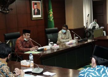 Menteri Agama Fachrul Razi dan Gubernur Sumbar Irwan Prayitno saat rapat persiapan MTQ Nasional di Kantor Kemenag Jakarta, Kamis (16/07/2020). (Foto: Biro Humas Pemprov Sumbar)