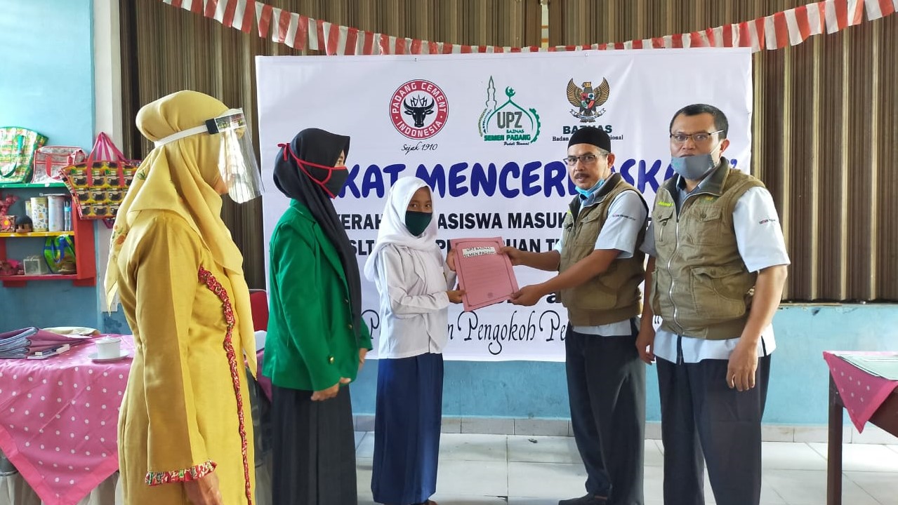 UPZ Semen Padang Salurkan Bantuan Masuk Sekolah untuk 1.368 Pelajar Kurang Mampu