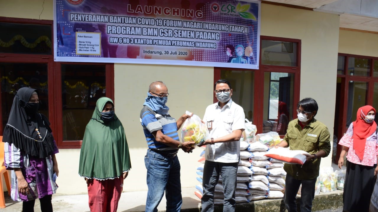 Semen Padang Bagikan 7.050 Paket Sembako Tahap II untuk Warga Terdampak Covid-19