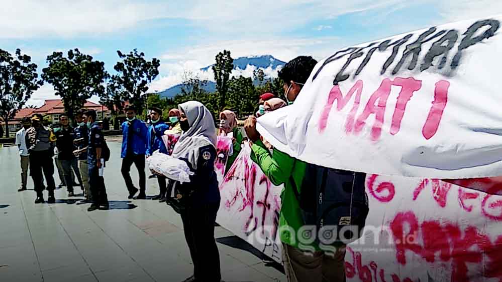Puluhan Mahasiswa Desak Pemerintah Segera Operasikan RSUD Pratama di Ujung Gading