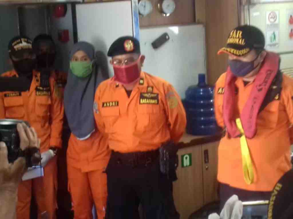 Tim SAR melakukan operasi pencarian terhadap KM Kencana Bahari yang dilaporkan mengalami kecelakaan di perairan laut Siberut Utara, Kabupaten Kepulauan Mentawai. (Foto: Dok. SAR Mentawai)