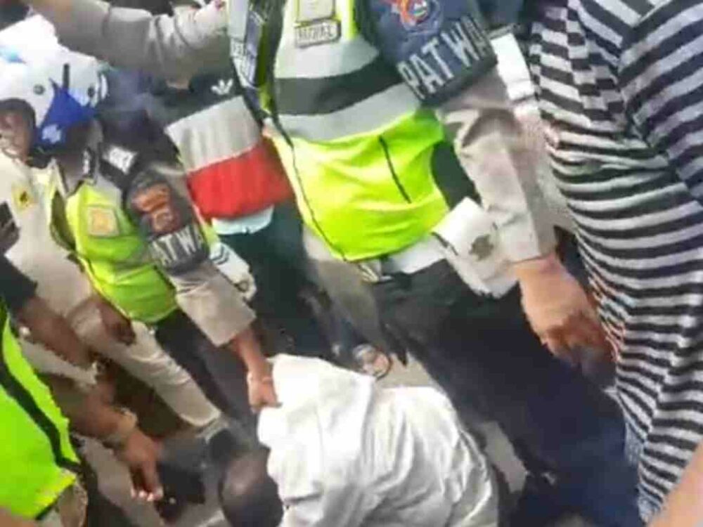 Pelaku jambret yang mengalami patah kaki dan sempat dihajar massa di Kota Padang. (Foto: Istimewa)