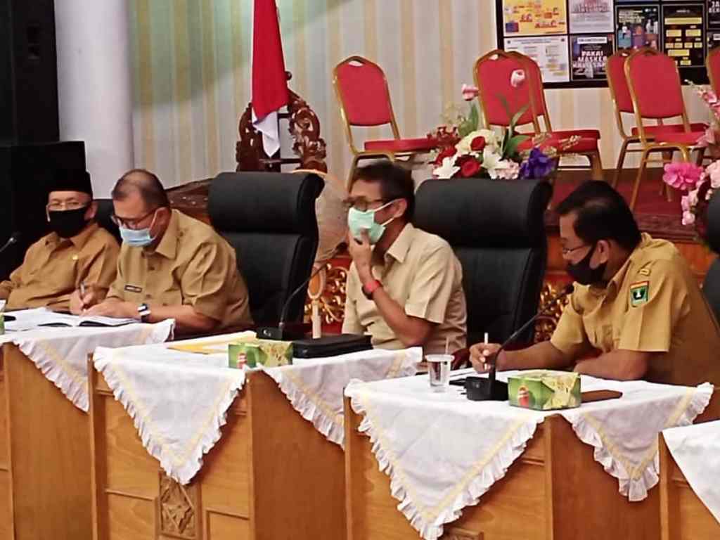 Gubernur Sumbar Irwan Prayitno bersama Wagub Sumbar Nasrul Abit menggelar rapat persiapan pelaksanaan MTQ Nasional ke-28 di Sumbar. (Foto: Dok.Humas Pemprov Sumbar)