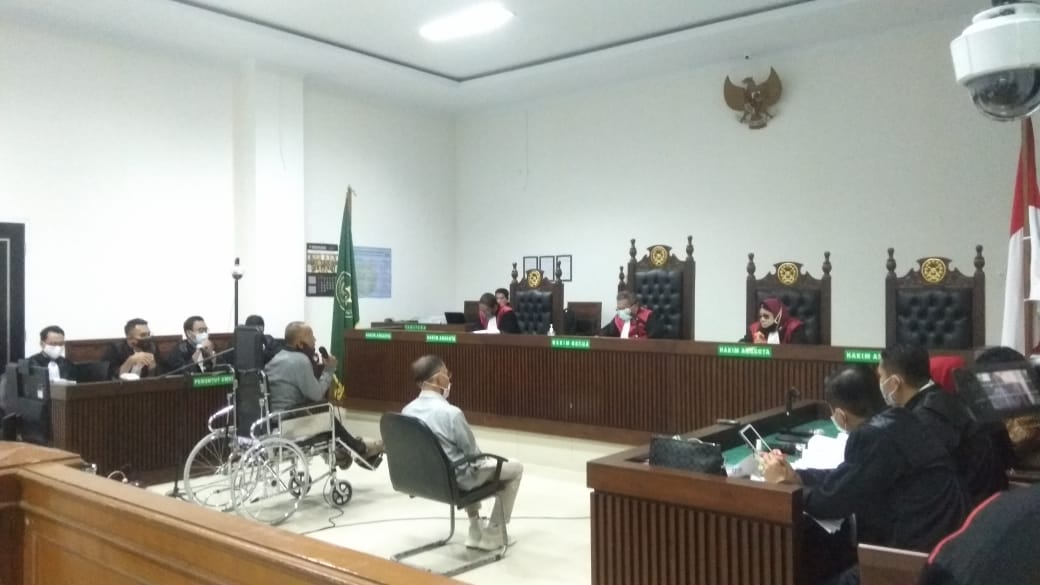 Dua orang pejabat Solok Selatan bersaksi di sidang Muzni Zakaria. (Foto: Rahmadi)