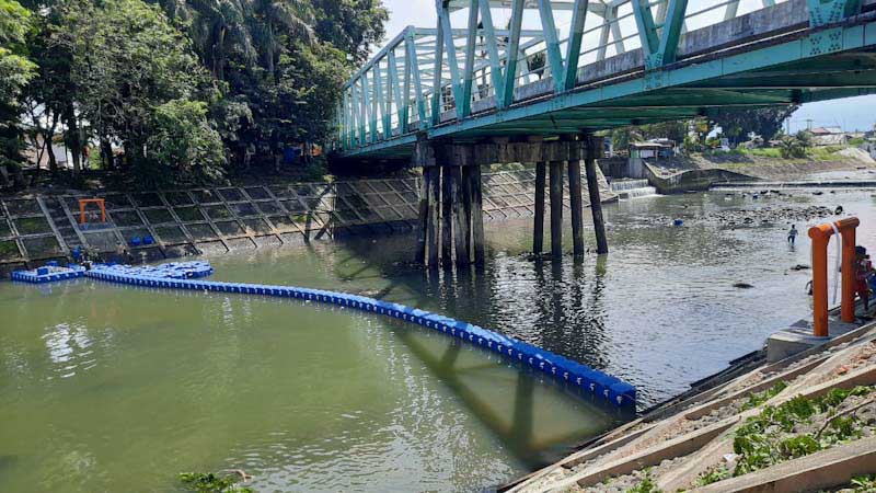 Kubus Apung di Banda Bakali