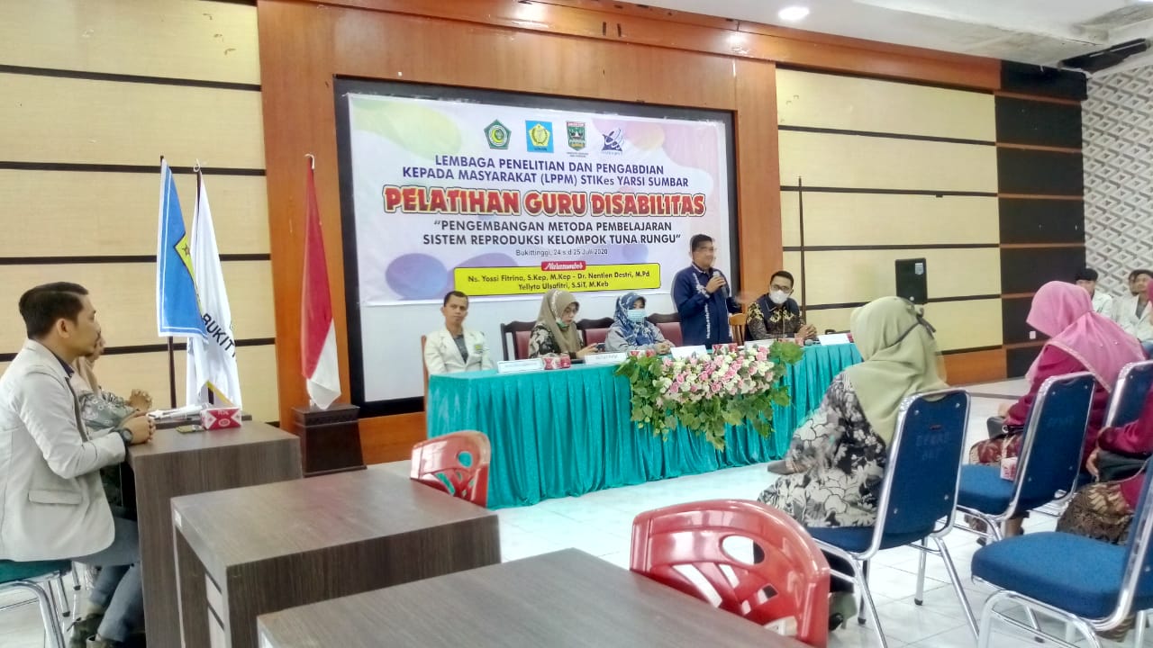 Perguruan Tinggi Stikes Yarsi Sumbar Bukittinggi menggelar pelatihan bagi guru SLB di Kota Bukittinggi. (Foto: Istimewa)