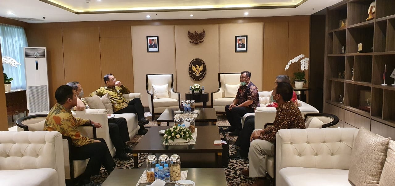 Melongok Efektivitas Lobi Bupati Dharmasraya Terhadap Menteri Sosial