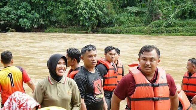 Serunya Arung Jeram di Batang Asam Dharmasraya