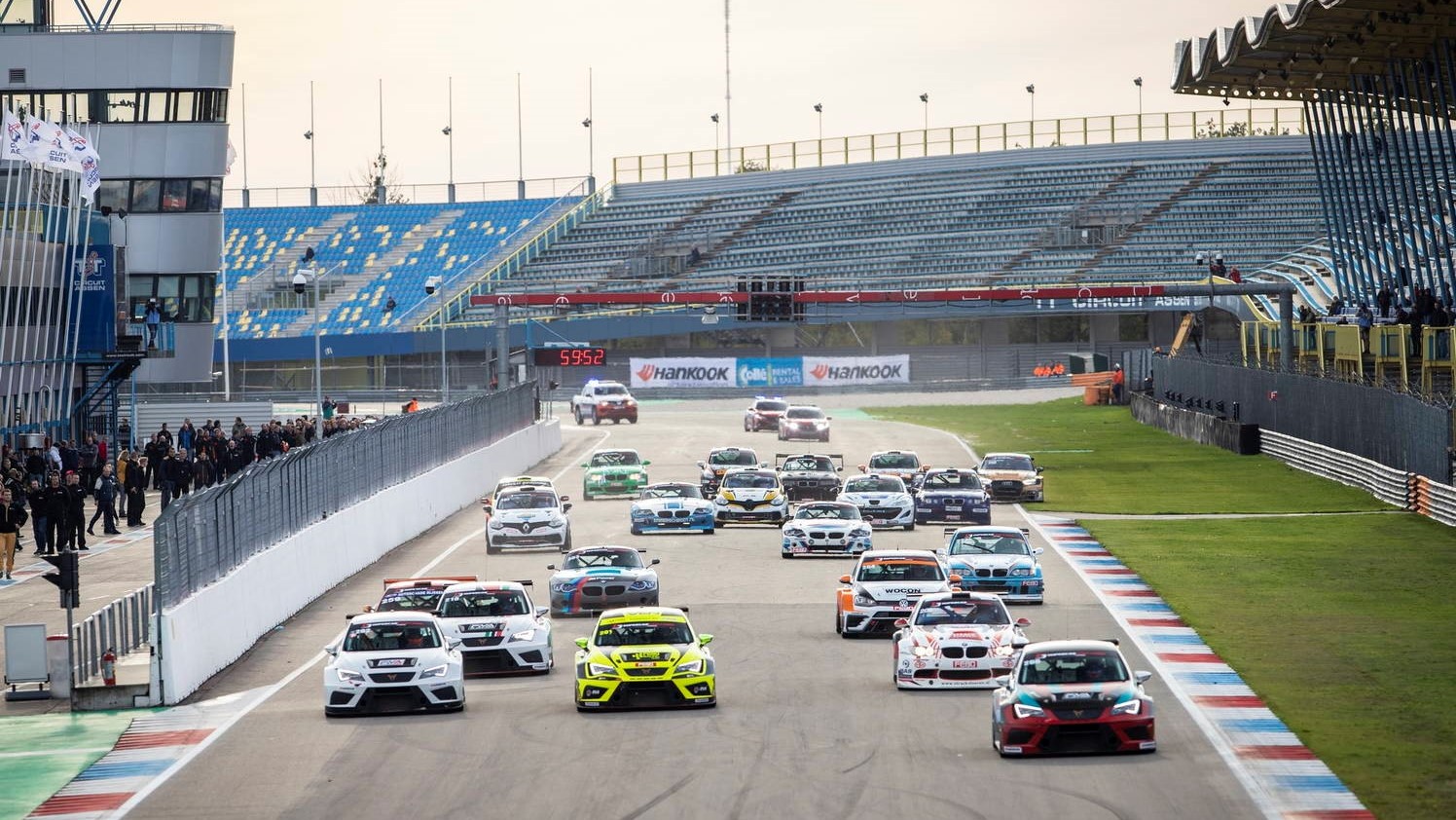 Hankook Pasok Ban Mobil Balap Supercar Challenge Musim 2020