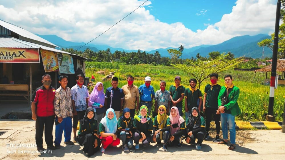 KKN Unitas Padang Berikan Penyuluhan Mina Padi ke Petani Koto Tangah