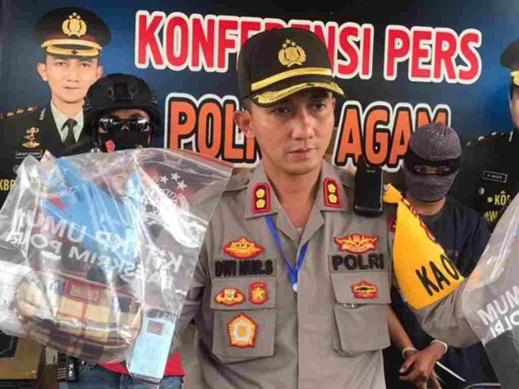 Dua spesialis jambret di Kabupaten Agam diringkus polisi. (Foto: Dok. Polres Agam)