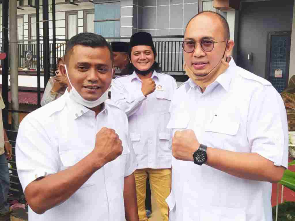 Ketua DPD Gerindra Sumbar Andre Rosiade bersama bakal calon wakil bupati Solok Jon Firman Pandu. (Foto: Istimewa)
