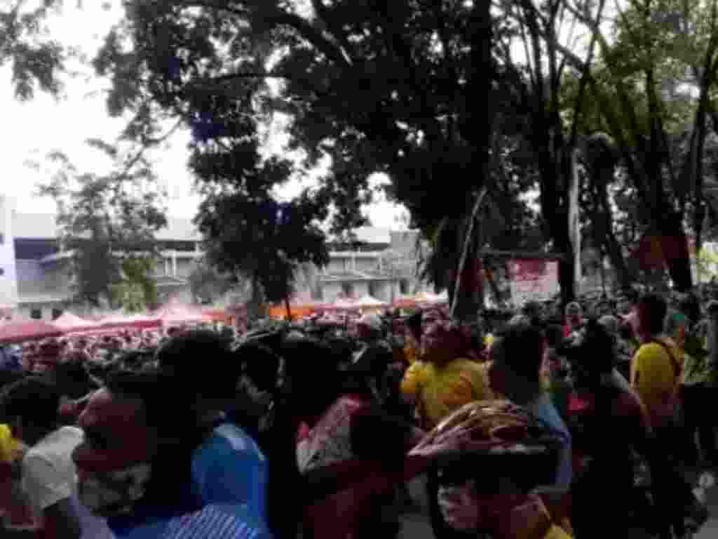 Kerumunan massa saat kegiatan Gowes Siti Nurbaya Adventure 2020. (Screnshoot Video)