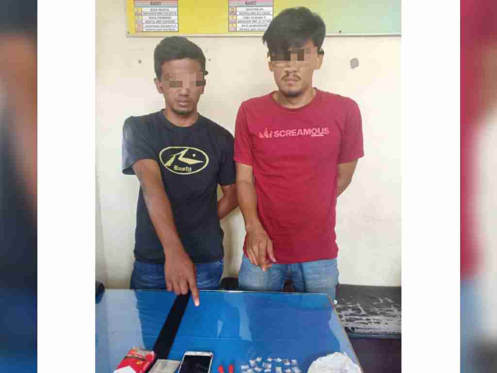 Dua pelaku pengedar narkotika jenis sabu-sabu ditangkap Satuan Reserse Narkoba Polres Padang Panjang. (Foto: Dok. Polres Padang Panjang)
