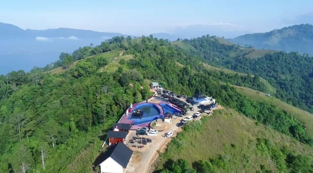Panorama Marapi dan Singkarak dari Destinasi Aua Sarumpun Tanah Datar