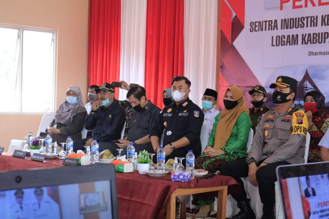 Bupati Dharmasraya Sutan Riska