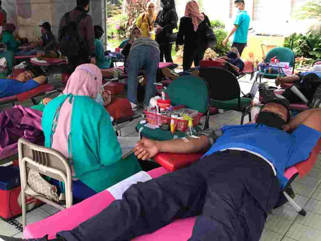 Pengambilan donor di PMI Kota Padang. (Foto: Istimewa)
