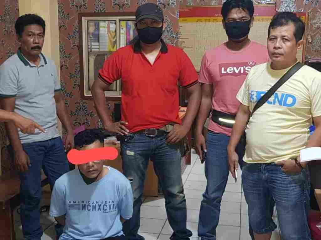 Tersangka spesialis maling barang jemaah masjid yang diringkus Polsek Padang Selatan. (Foto: Istimewa)