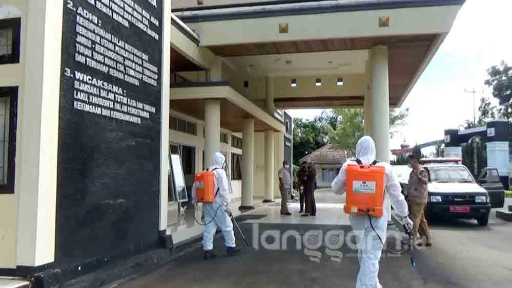 Penyemprotan Disinfektan