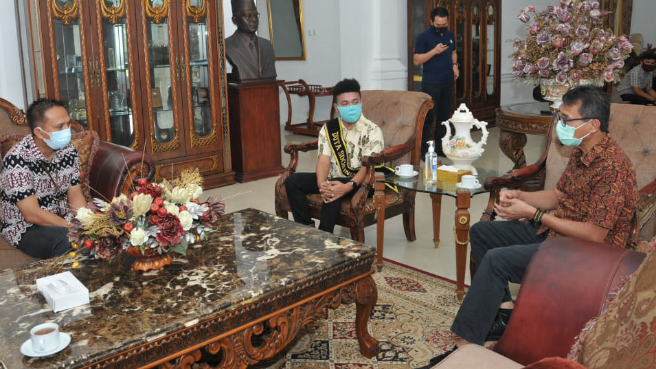 Stafsus Presiden Jokowi Datangi Gubernur Sumbar Bahas Penanganan Covid-19