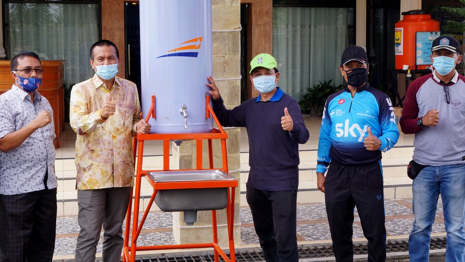 Kadivre II PT KAI Sumbar Bantu Wastafel Portable untuk Pemko Pariaman