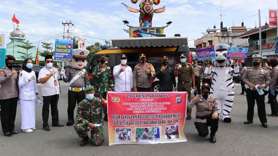 Dukung Kebijakan Pemerintah, Polres Pariaman Bagikan 10.000 Masker