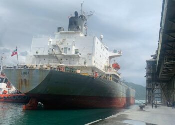 Semen Padnag kirim 25.000 ton semen ke Australia melalui pelabuhan Teluk Bayur. (Foto: dok humas SP)