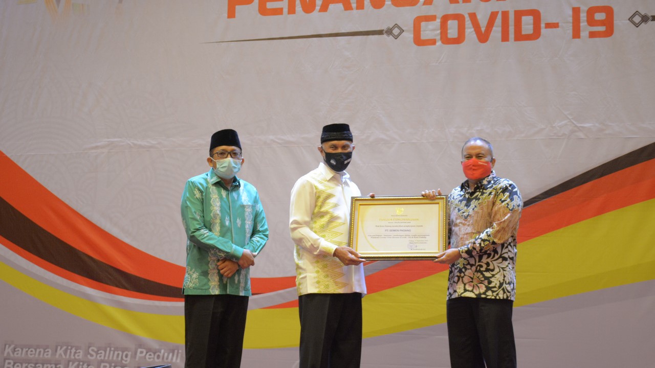 Aktif Tanggulangi Dampak Covid-19, Semen Padang Terima Penghargaan dari Pemko Padang