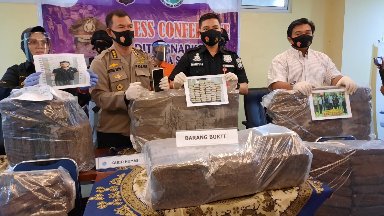 Polisi Ungkap Penyelundupan Narkoba di Padang, 110 Kg Ganja Disita