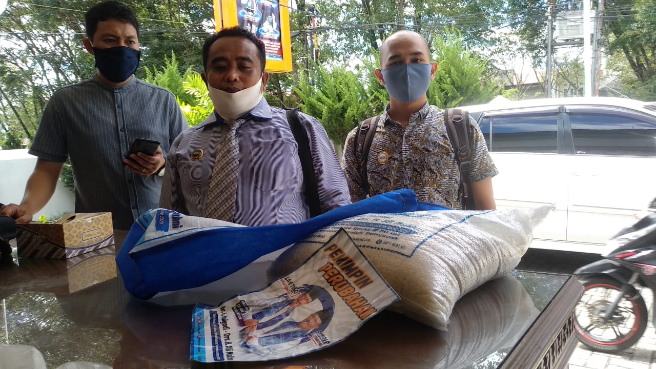 Dituding Bagikan Sembako, Mulyadi-Ali Mukhni Dilaporkan ke Bawaslu