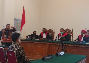 Sidang Muzni Zakaria di Pengadilan Tipikor Padang. (foto: langgam.id)