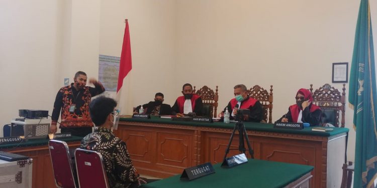 Sidang Muzni Zakaria di Pengadilan Tipikor Padang. (foto: langgam.id)