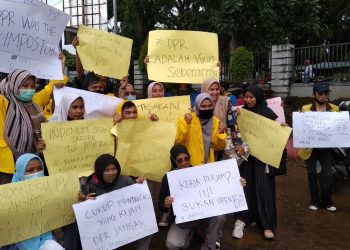 Mahasiswa di Pasaman Barat demo tolak Omnibus Law. (Ian/langgam.id)