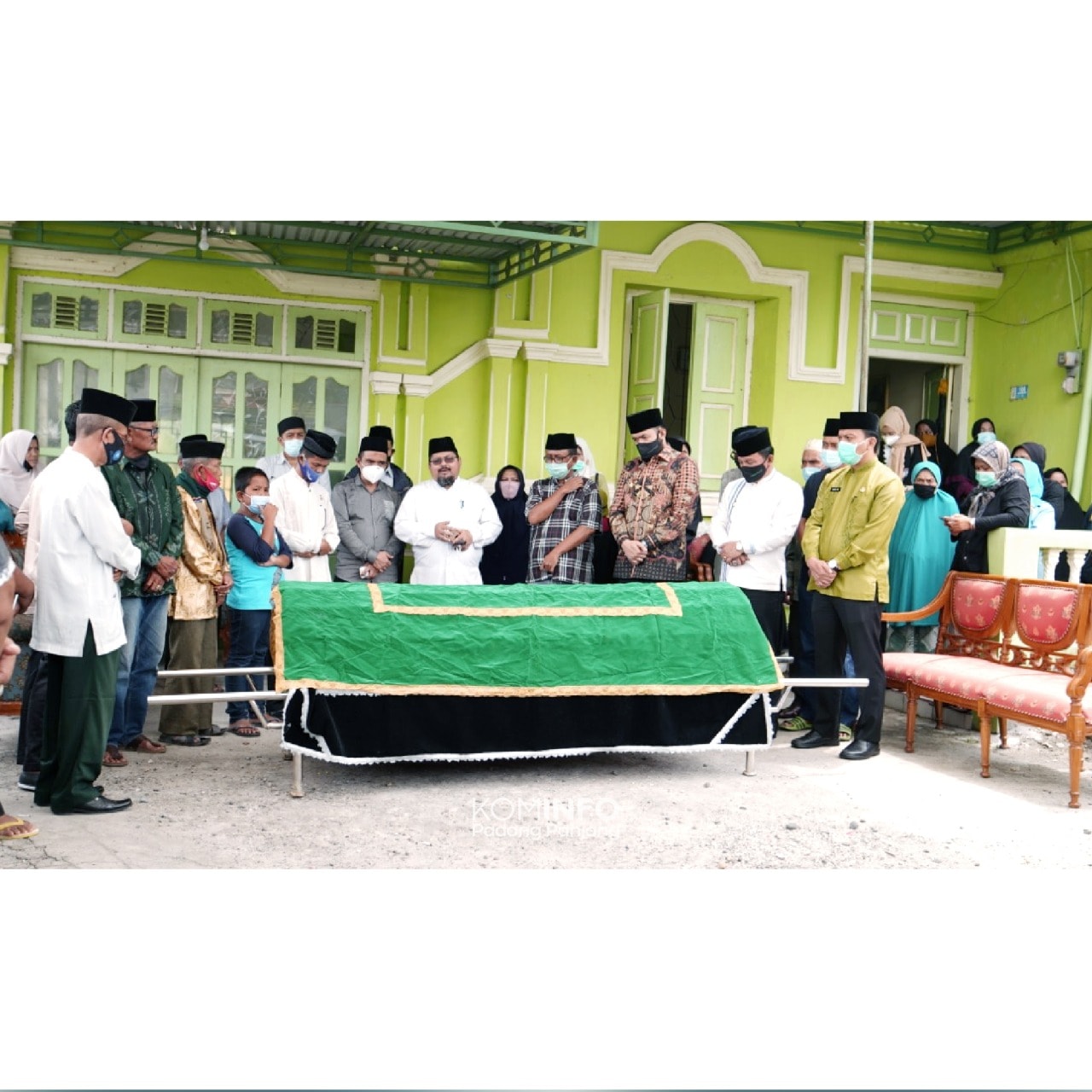 Fadly Lepas Jenazah Mantan Wali Kota Padang Panjang ke Peristirahatan Terakhir